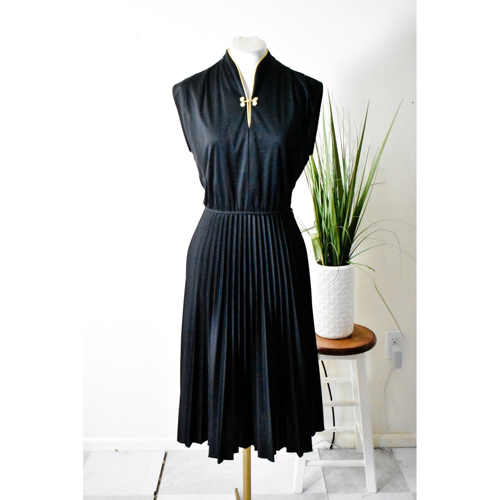 Vintage Pleated Midi Dress Women S Black 70s Gold Trim Frog Closure Sleeveless